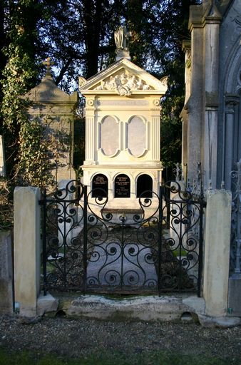 Tombeau (stèle funéraire) de la famille Langlois et Benard