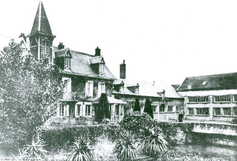 Ancien moulin à farine de la Chaussée, puis maison la Moulinière, puis usine de boutons en bakélite Haret, puis usine d'articles en caoutchouc