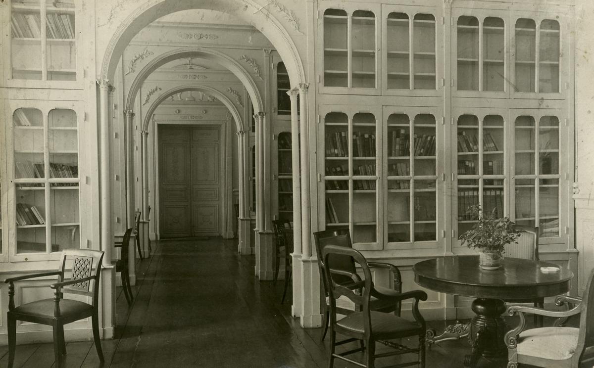 Éléments de l'ancien mobilier du collège des bénédictins anglais (actuel lycée Corot)