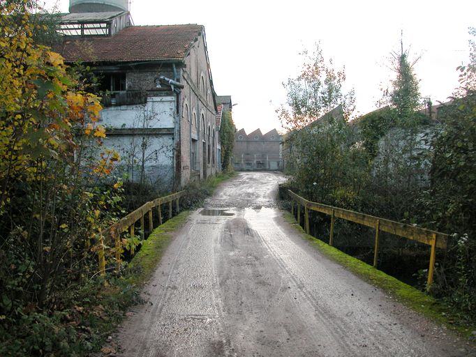 Filature de laine Lefèvre, puis Poiret Frères et Neveu, puis filature de laine et usine de teinturerie des Laines du Bon Pasteur, puis Société des Filatures et Teintureries de Saint-Épin