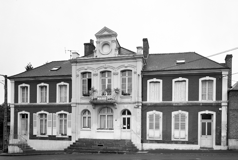 Vue d'ensemble de la façade.