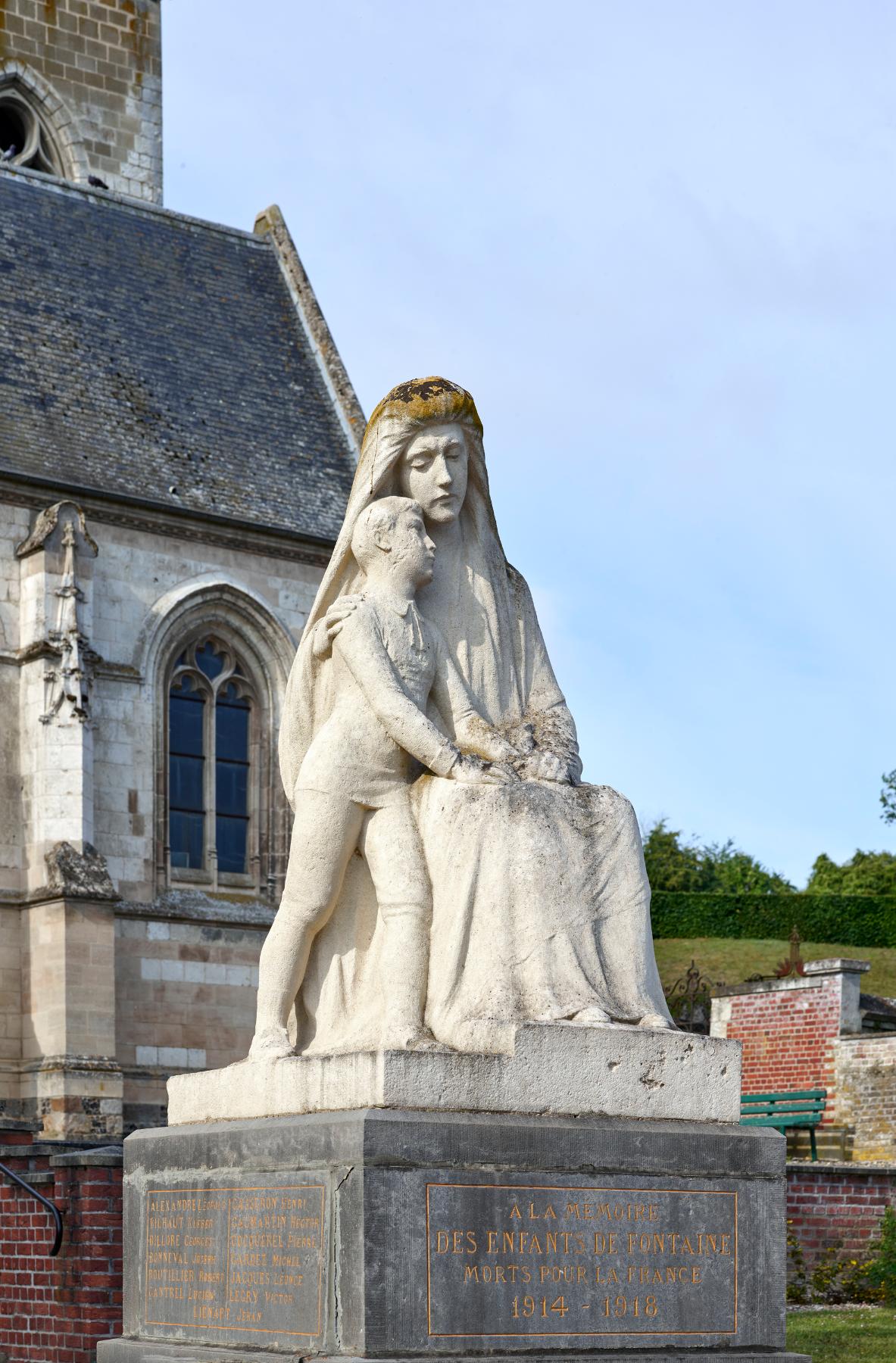 Groupe sculpté : La Veuve et l'orphelin