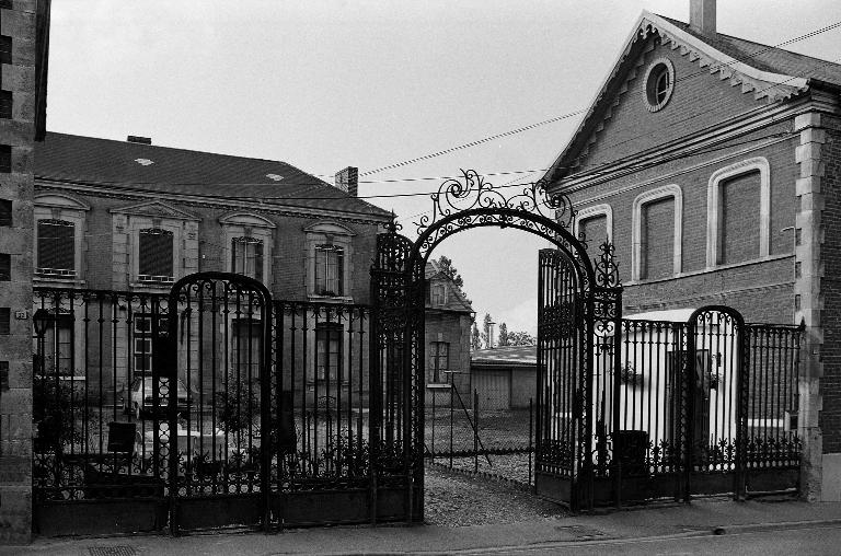 Ancienne fabrique de serrures Valéry Fournier, puis Valéry Fournier Fils, devenue Etablissements Durieux, puis usine de décolletage Adrien Riquier