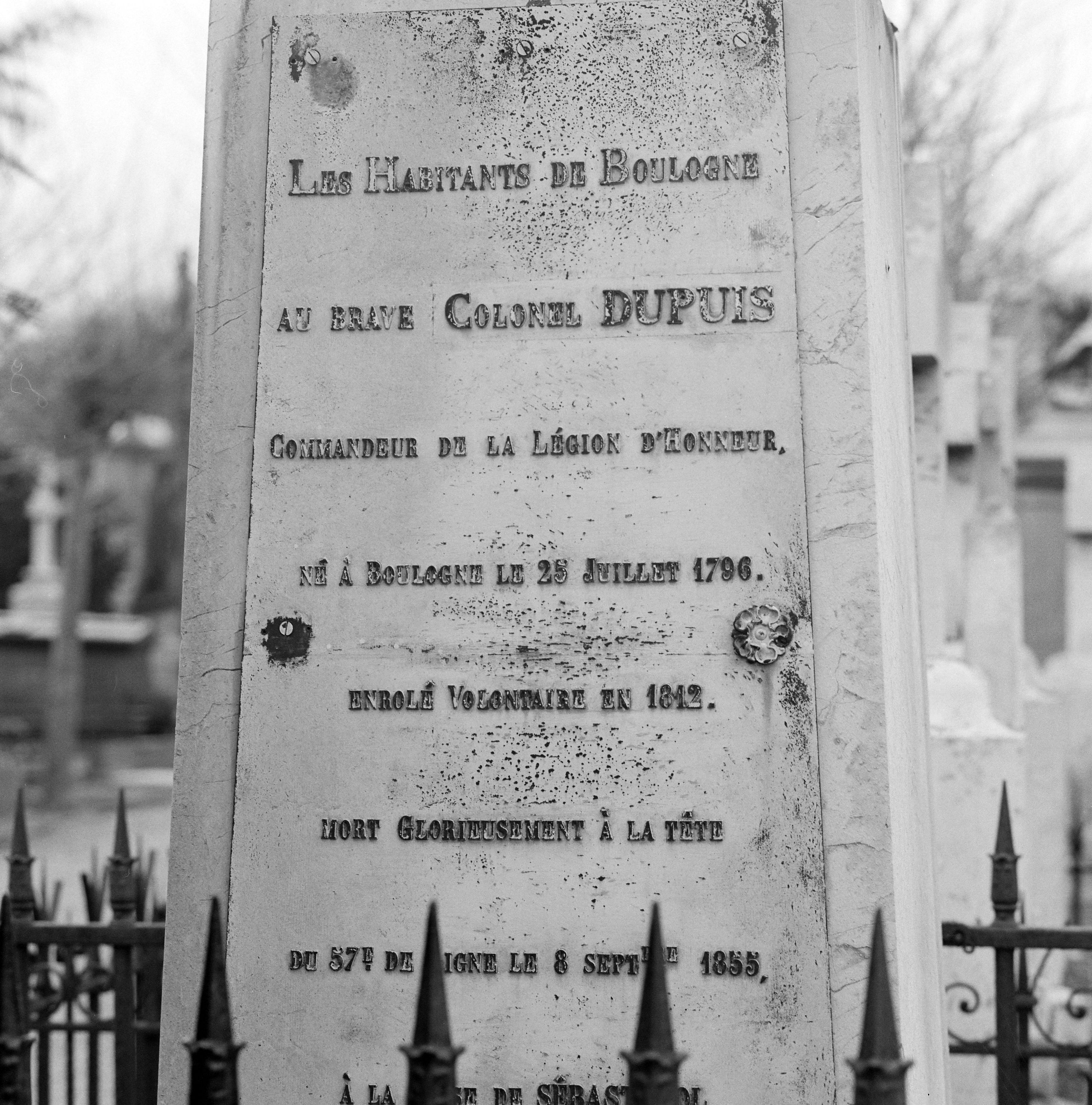 Ensemble de deux tombeaux de l'ingénieur Jules-Gaspard Béguin et du colonel Dupuis