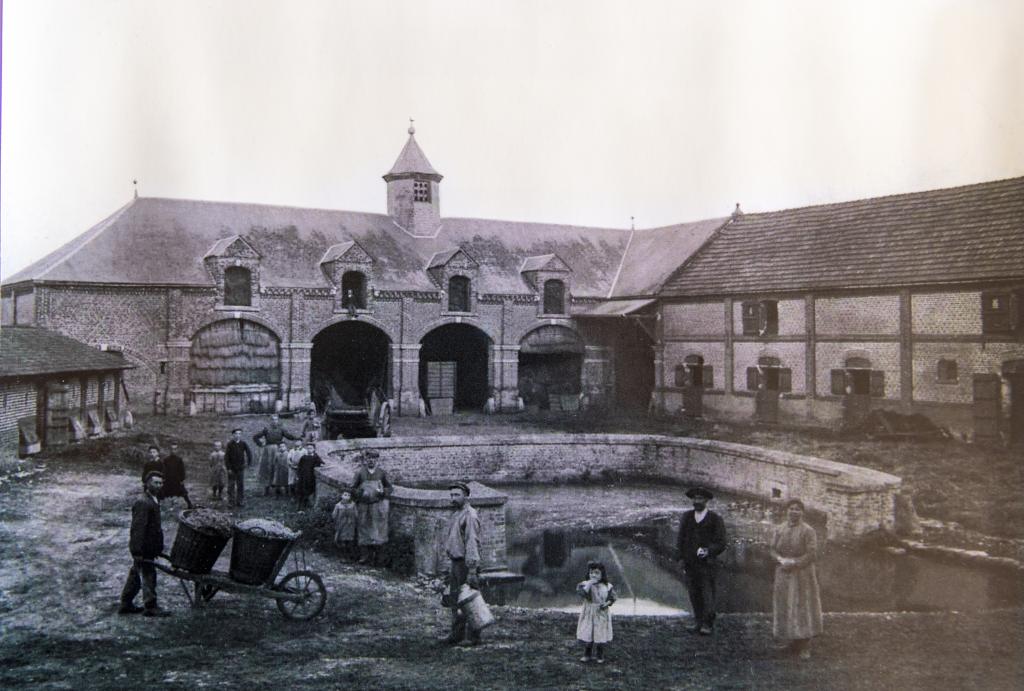 Ancien château de Choqueuse, puis manoir, puis ferme, dite du château de Choqueuse