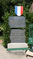 Rue du 8-Mai-1945. Monument aux résistants exécutés le 27 août 1944.