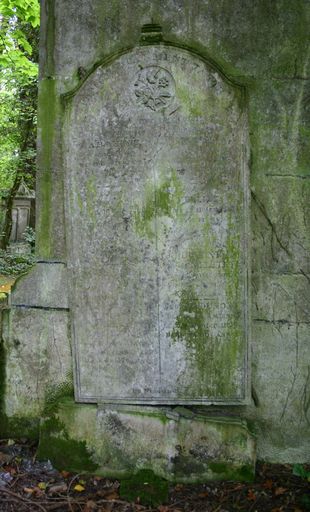 Tombeau (stèle funéraire) de la famille Carment-Jacob