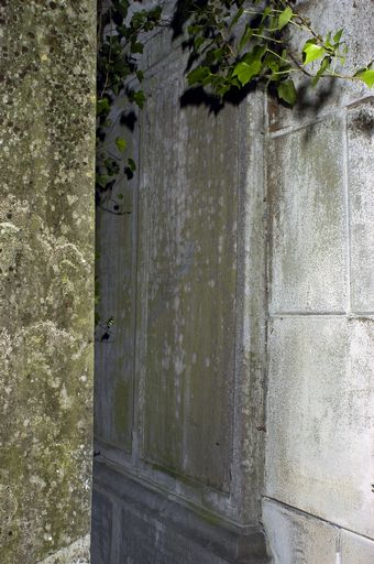 Enclos funéraire de la famille d'Hervillez-Dequin