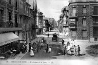 L'avenue de la gare, actuelle avenue du Maréchal-Foch, carte postale, 1er quart 20e siècle (coll. part.).