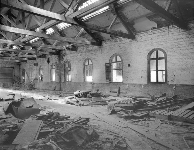 Anciens moulins, puis scierie, devenue filature et tissage de jute Saint Frères à Berteaucourt-les-Dames, dit d'Harondel, puis usine de meubles Sièges de France