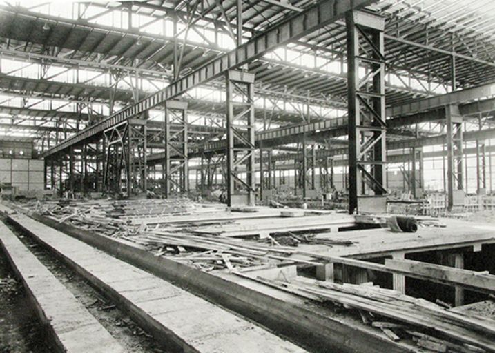 Ancien moulin à blé Daden, puis usine de papeterie, puis usine métallurgique dite Forges et Fonderie de Montataire, puis Usinor, puis Sollac, puis Arcelor, puis Arcelor-Mittal-Montataire