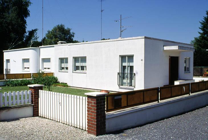 Vue générale d'un module de maison situé 80 route de Valenciennes.