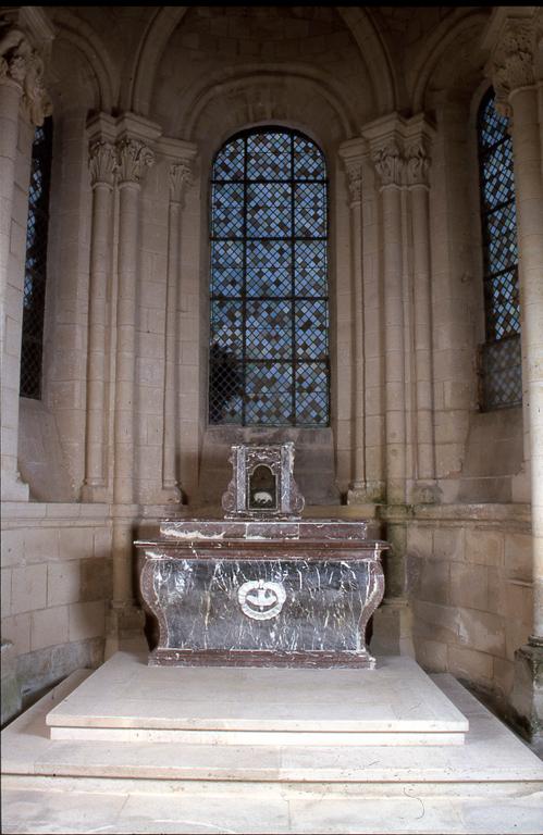 Ensemble du maître-autel (autel tombeau, gradin d'autel, tabernacle)