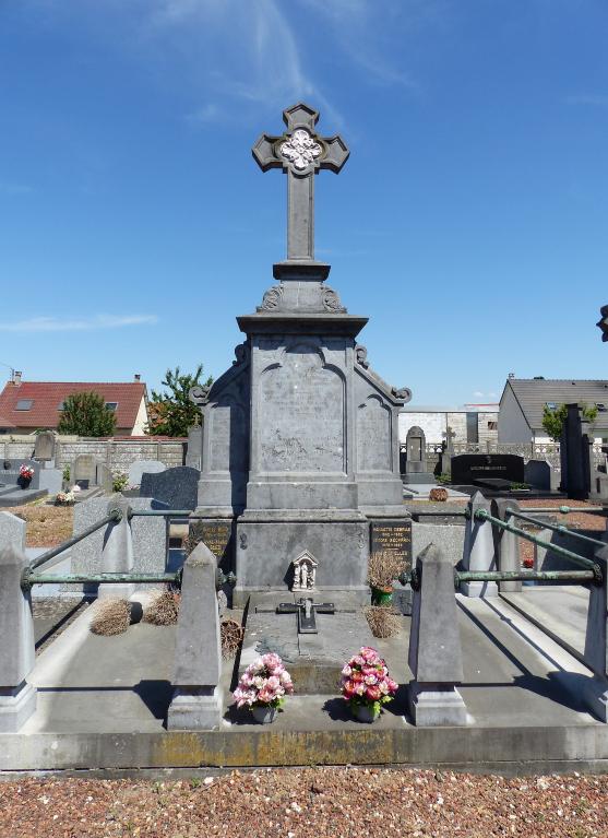 Tombeau (stèle funéraire) de la famille du manufacturier Virgile Coulon-Colmaire