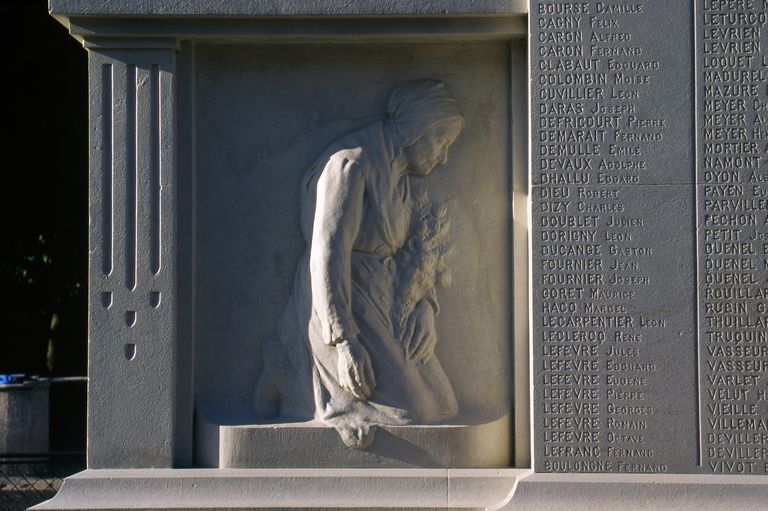Ensemble de quatre bas-reliefs : La Mère et l'épouse du soldat mort, Tombe de soldat et Le Semeur