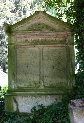 Tombeau (stèle funéraire) de la famille Dupuis-Galopin (ancien enclos funéraire)