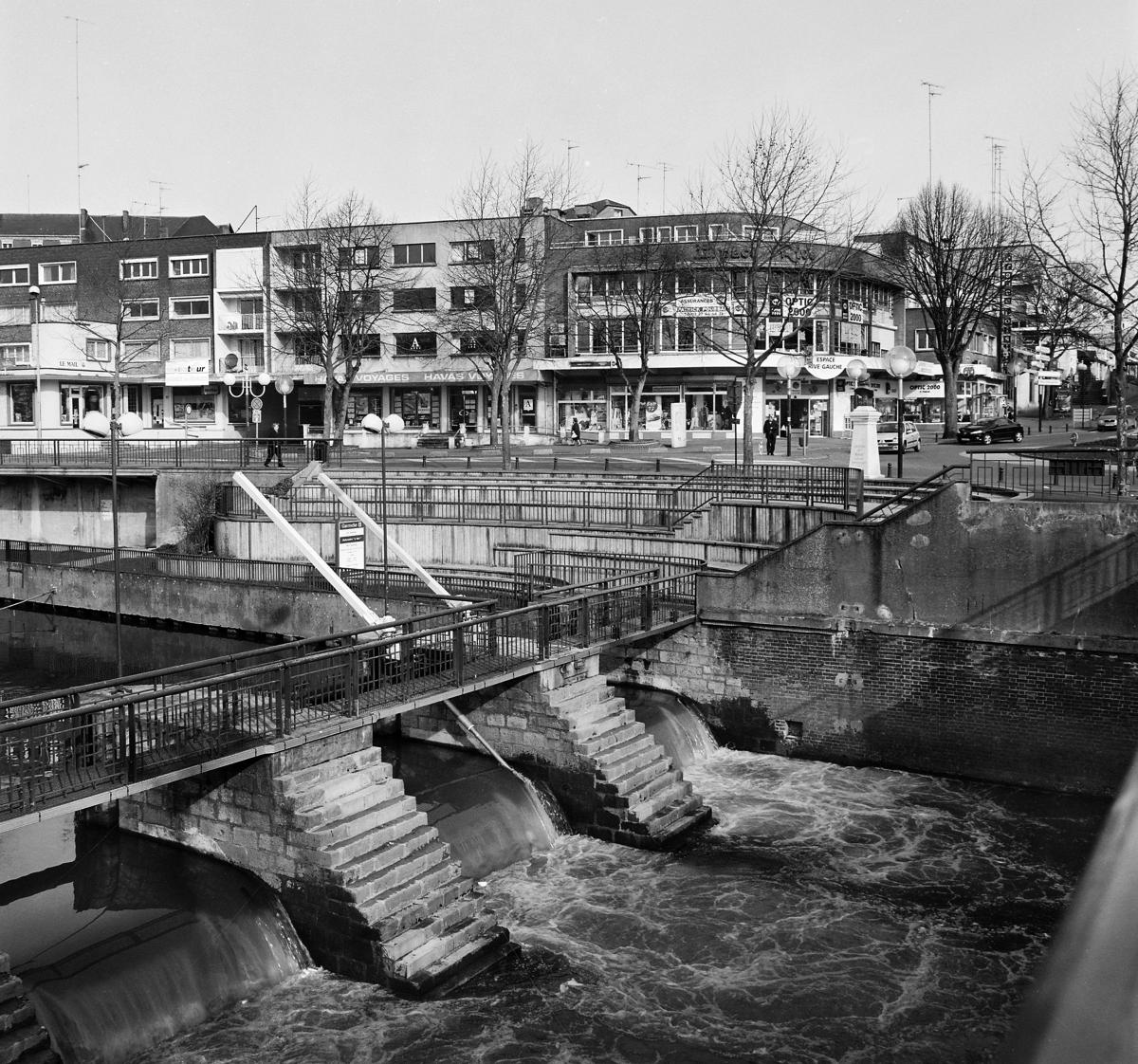 Rivière aménagée dite rivière canalisée de la Sambre