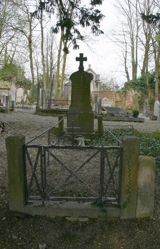 Tombeau (stèle funéraire) des familles Sauval-Debeauvais