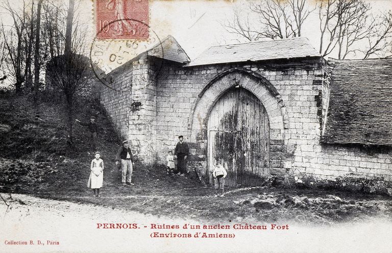 Ancien manoir des évêques d'Amiens (détruit) à Pernois