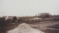 Construction du soubassement du réfectoire de la sucrerie, 11 août 1920 (AD Somme ; 10 Fi 34).
