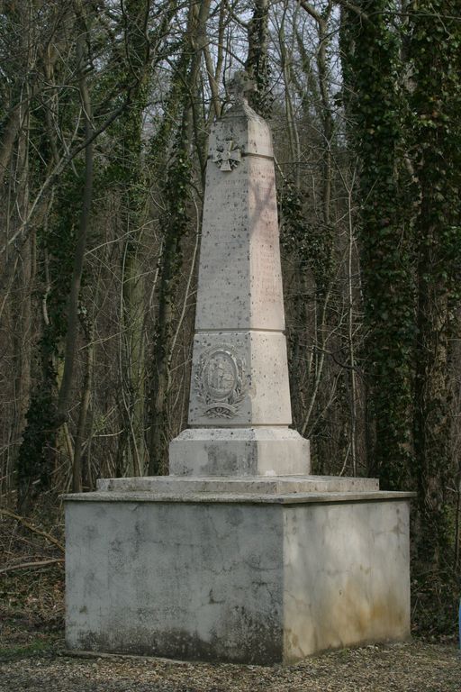 Monument aux morts du bois de Beaumarchais à Craonne
