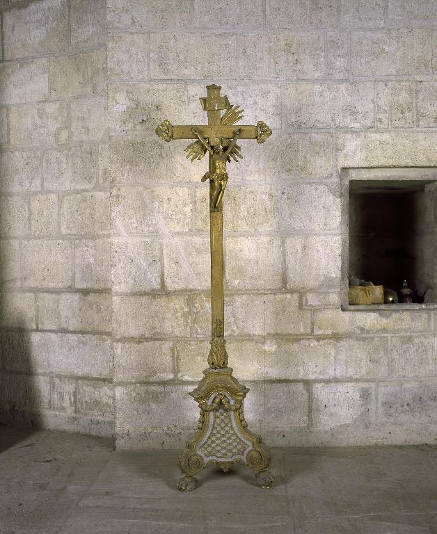 Croix d'autel : Christ en croix