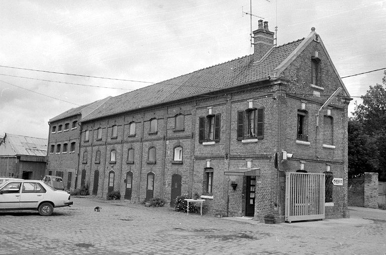 Ancien moulin puis filature Marest, Marest et Cie, Eugène Cosserat, Cosserat fils et Cie, devenue usine d'articles en caoutchouc Pirelli France Latex