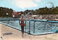 Fillette à la piscine, carte postale, vers 1950 (coll. part.).