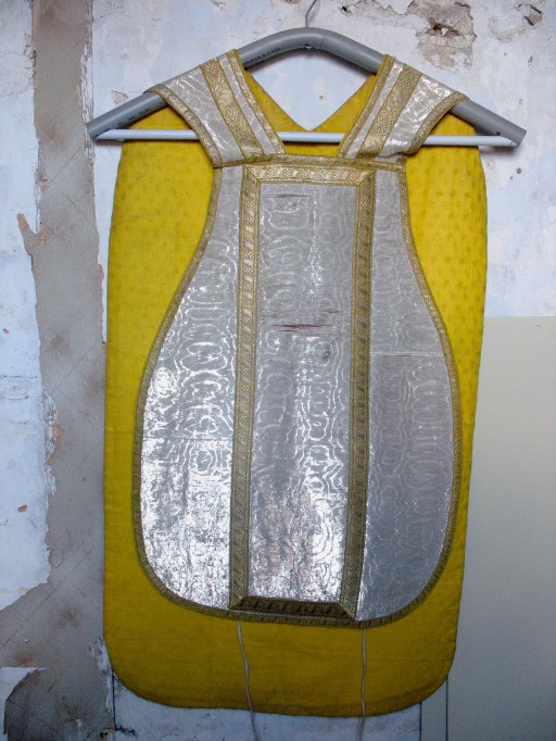 Ensemble : chasuble avec deux dalmatiques (ornement blanc, No 1)