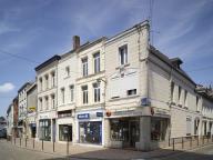 Maison à boutique à pignon sur rue