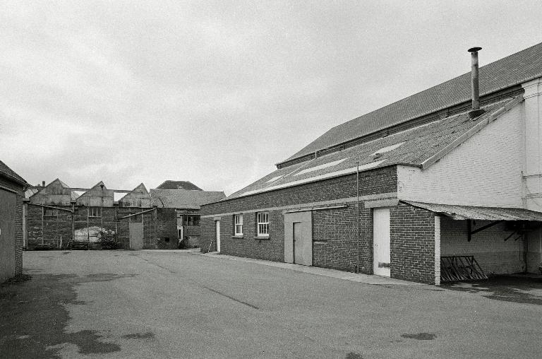 Ancienne serrurerie Parise, puis Lacotte et fonderie Caron, devenue usine de petite métallurgie Lecat Porion, aujourd'hui Atelier de Bobinage du Vimeu