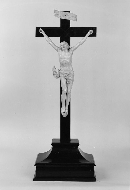 Croix : Christ en croix (n°5)