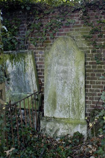 Tombeau (stèle funéraire) de Marie Anne Charlotte Sophie de Baye, veuve d'Henry Nicolas de Villantroye
