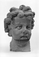 Statue : l'ange assis