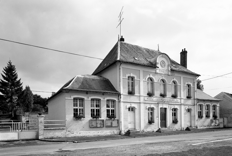Ancienne mairie et école primaire de Vénérolles