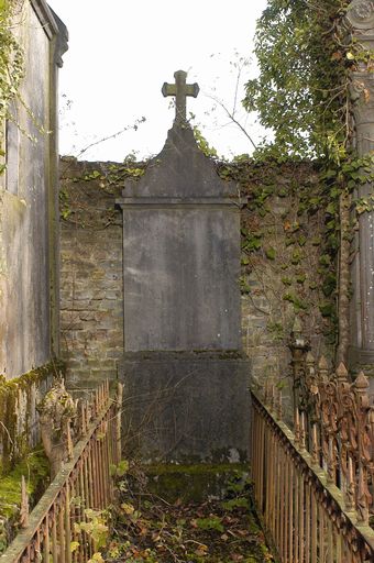 Tombeau (stèle funéraire) de la famille Alot-Alot