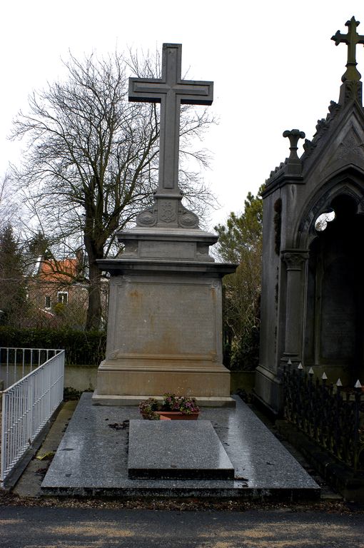 Tombeau (stèle funéraire) de la famille Beaumont-Lecomte