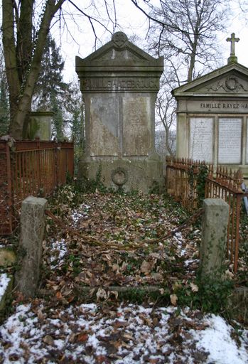 Tombeau (stèle funéraire) de la famille Hazebrouck