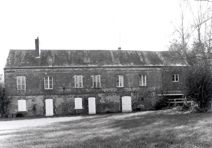 Ancien moulin à farine, devenu atelier de polissage de verre Cozette, puis laiterie industrielle Charles Gervais
