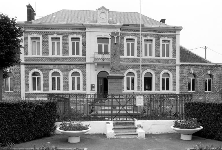 Mairie de Vaux-Andigny (ancienne mairie et école primaire de garçons)