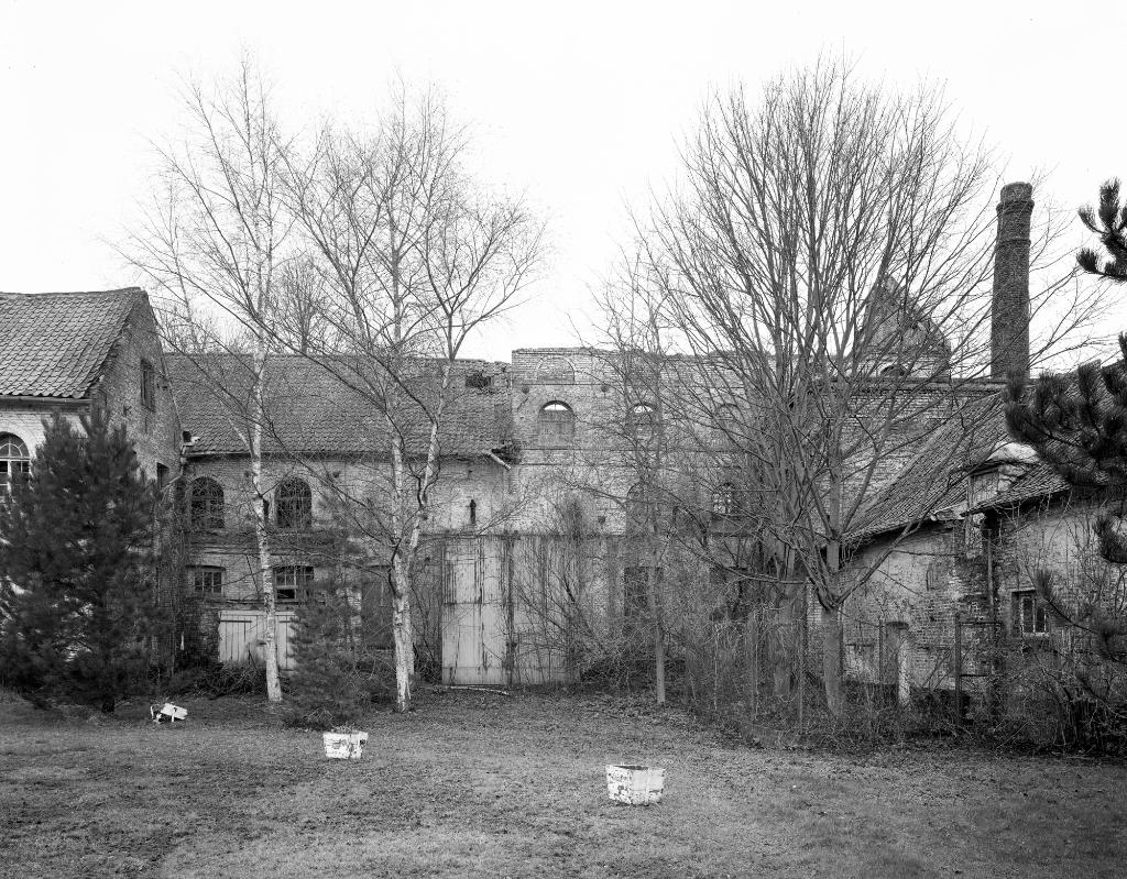 Ancienne ferme Saint-Bertin, puis sucrerie et râperie de betteraves et ferme Platiau, puis ferme des Berceaux