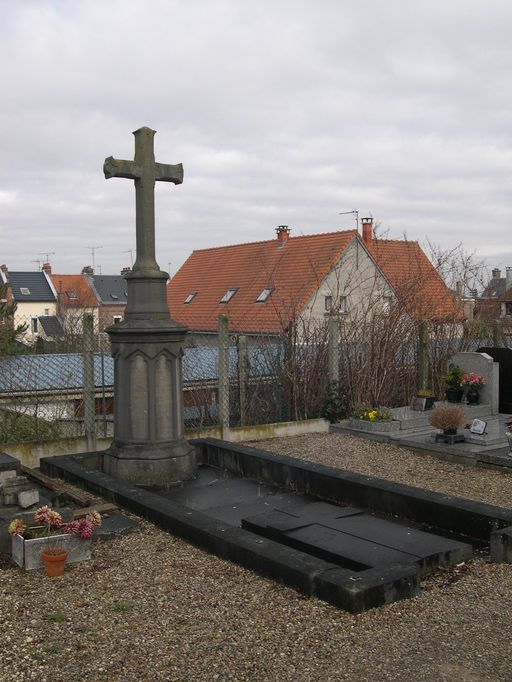 Tombeau (croix funéraire) de la famille Roche