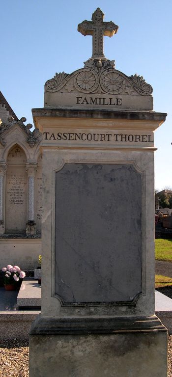 Tombeau (stèle funéraire) des familles Tassencourt-Thorel et Tassencourt, Compère et Neveu