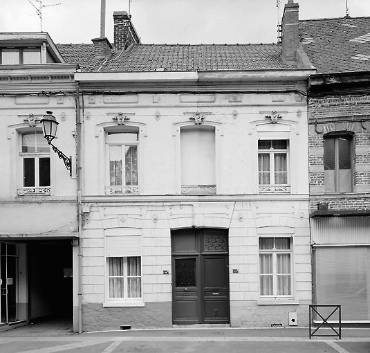 Ensemble de 2 maisons jumelles (ensemble d'édifices derrière façade)