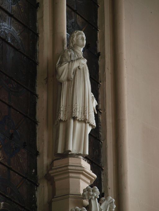 Statue : saint prêtre