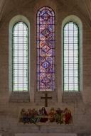 Ensemble des cinq verrières du chœur (baies 0,3,4,5,6) : verrière figurée de La Passion du Christ et grisailles décoratives