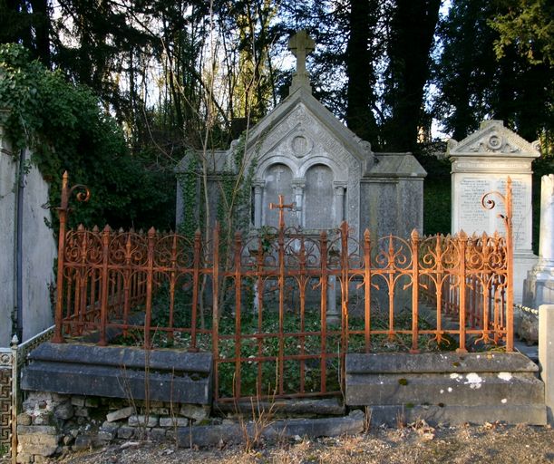 Tombeau (stèle funéraire) de la famille Nollen-Paul