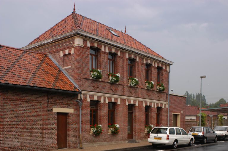 Ancienne mairie et école primaire de garçons, actuelle mairie de Salouël