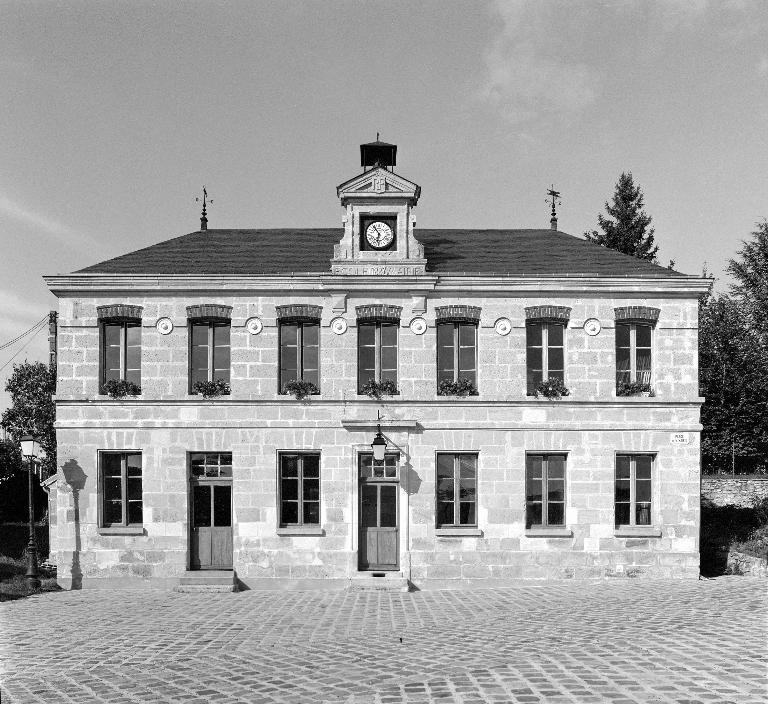 La mairie-école de Fleury