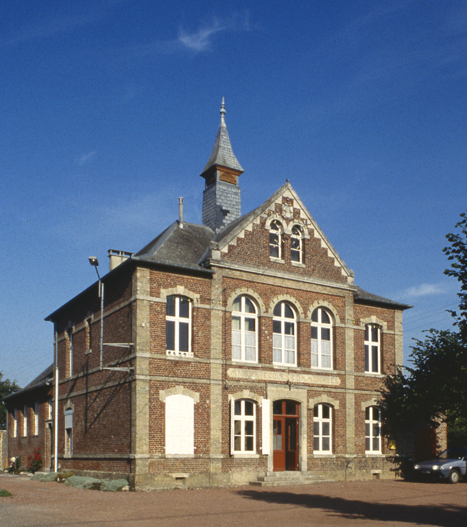 Mairie et ancienne école primaire de La Vallée-Mulâtre